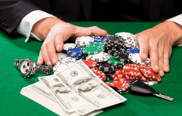 Người chơi Việt Nam trải nghiệm game nổ hũ jackpot trên điện thoại